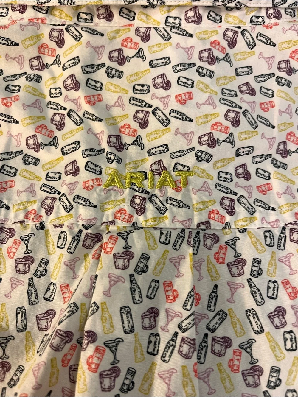 Ariat Button-Front Short Sleeve XL Adult Beverage Pattern Breast Pocket
